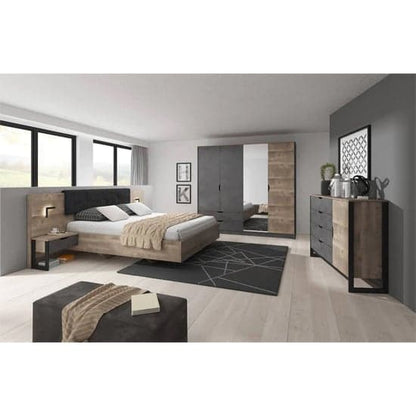 Grande Oak 4-Door Mirrored Wardrobe with Ample Storage and Hinged Design