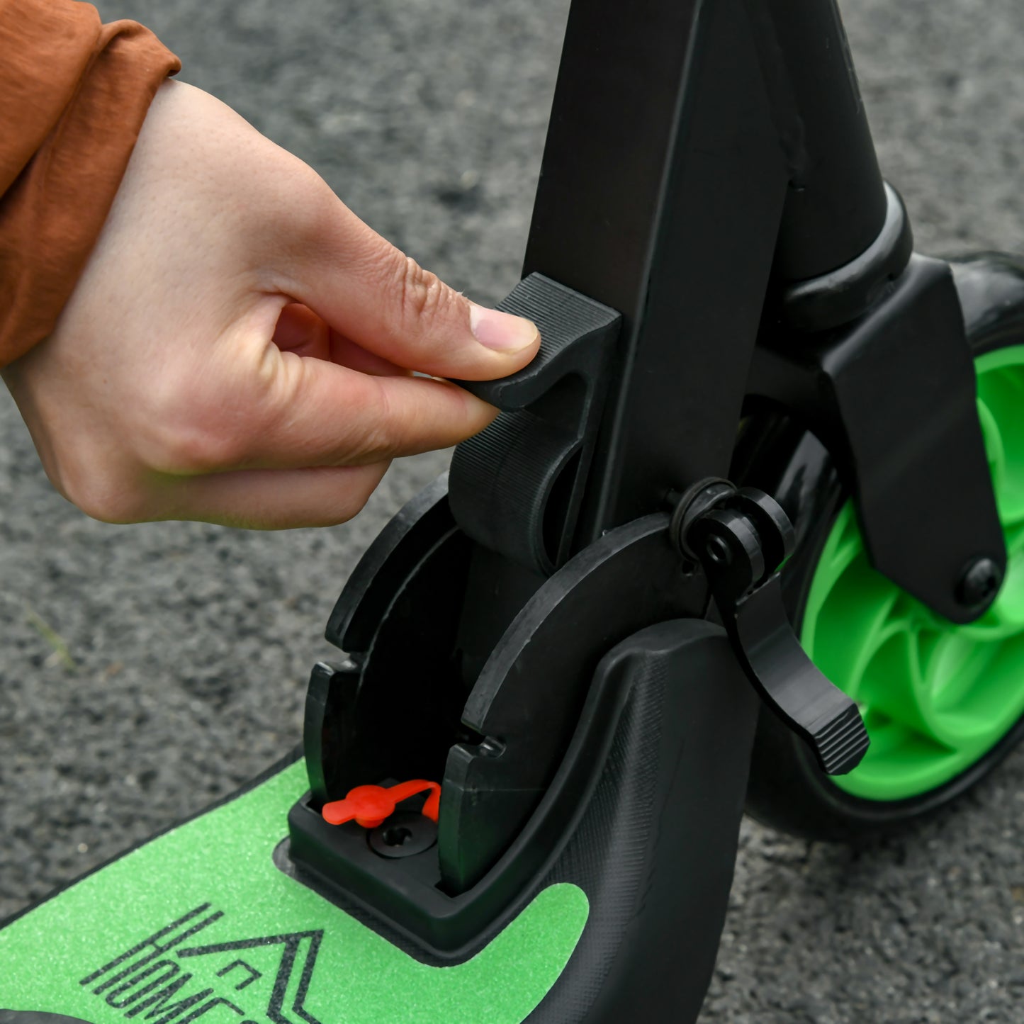 HOMCOM olding Electric Scooter with Brake, for Ages 6+ Years, 8km/h Maximum Speed, Green